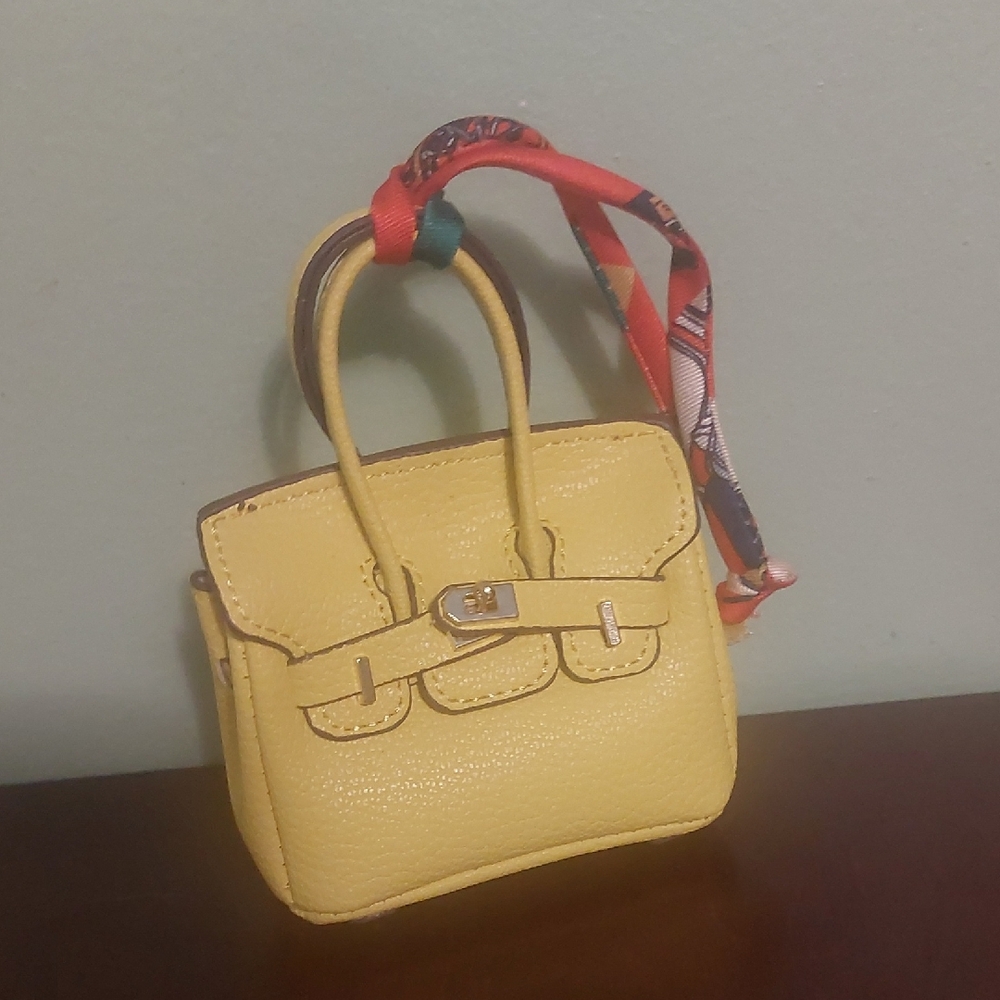 Yellow Purse Bag Charm Coin Pouch Measures roughly "2.5"x3"Unbranded